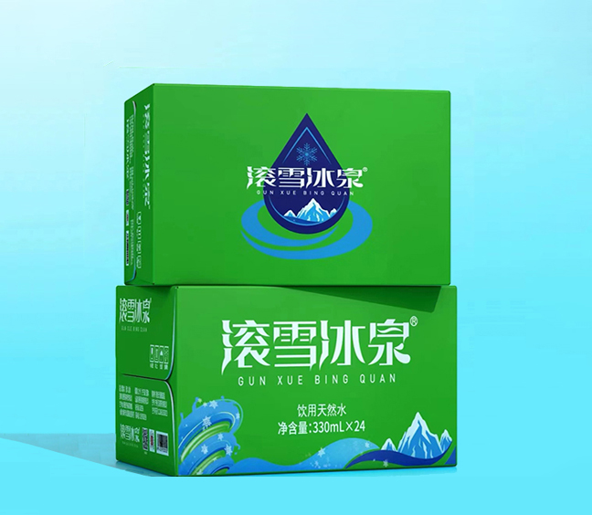 滾雪(xuě)冰泉天然飲用(yòng)水(shuǐ)